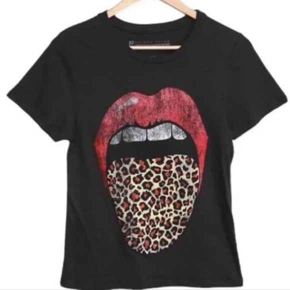 Lulus Tops - (NWT) Lulus Leopard Tongue Washed Black Tee, XS